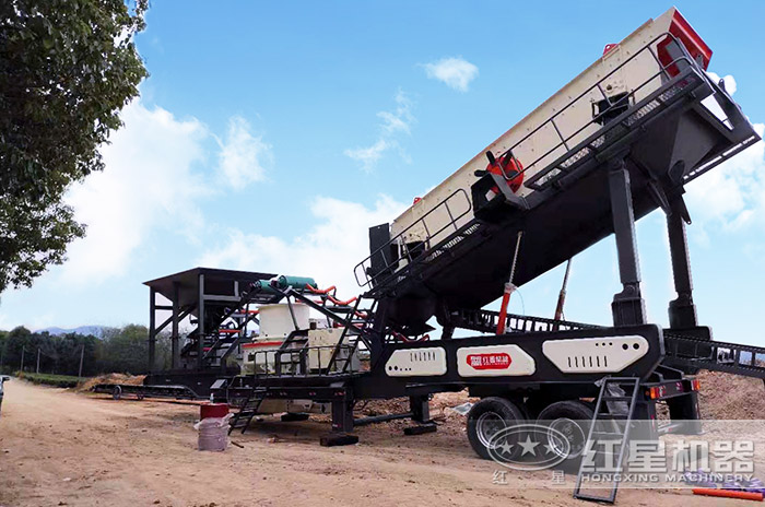 移動(dòng)制沙一體機(jī)設(shè)備作業(yè)現(xiàn)場(chǎng) 移動(dòng)制沙一體機(jī)設(shè)備作業(yè)現(xiàn)場(chǎng)