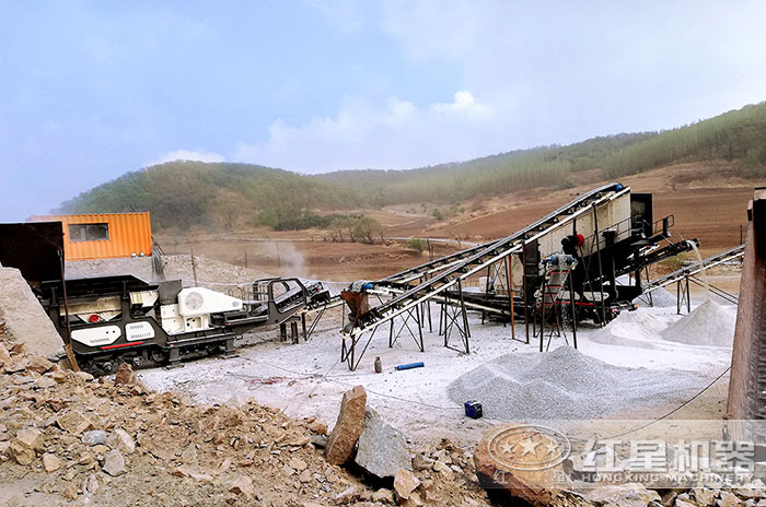 移動(dòng)破碎設(shè)備制沙加工現(xiàn)場 移動(dòng)破碎設(shè)備制沙加工現(xiàn)場