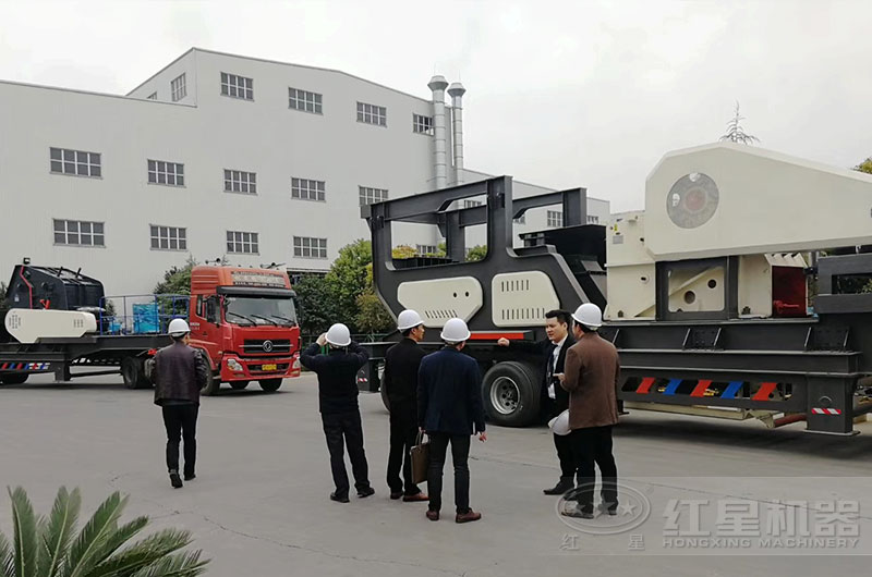 移動式制砂機發(fā)貨現(xiàn)場 移動式制砂機發(fā)貨現(xiàn)場