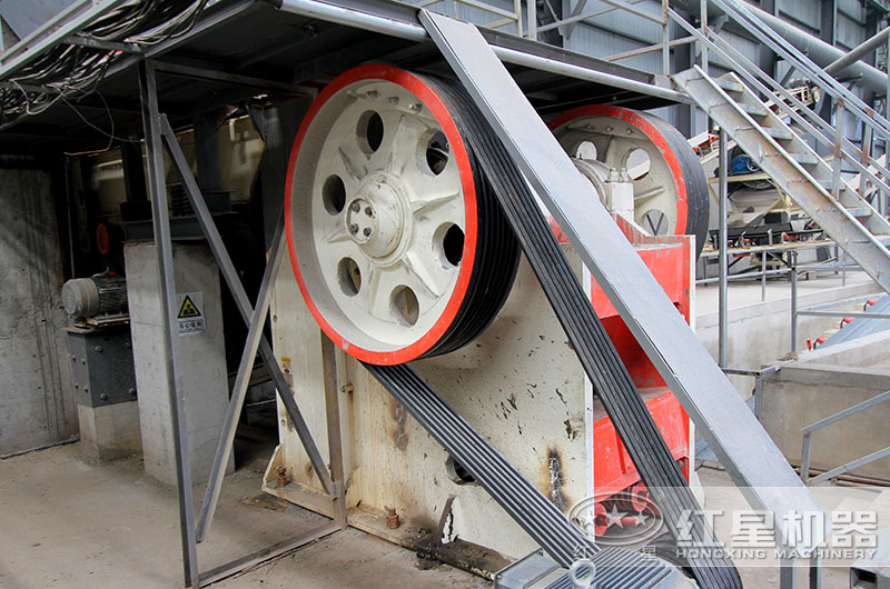 破碎生產(chǎn)現(xiàn)場實(shí)拍 破碎生產(chǎn)現(xiàn)場實(shí)拍