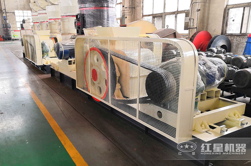 紅星對(duì)輥式制砂機(jī)