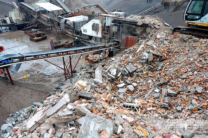 混凝土破碎機(jī)現(xiàn)場(chǎng) 混凝土破碎機(jī)現(xiàn)場(chǎng)