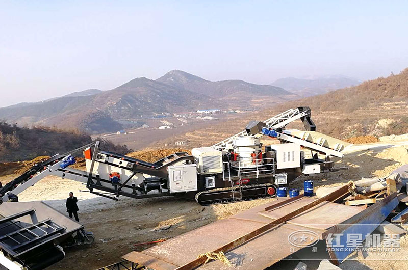 移動(dòng)式圓錐破碎生產(chǎn)現(xiàn)場 移動(dòng)式圓錐破碎生產(chǎn)現(xiàn)場