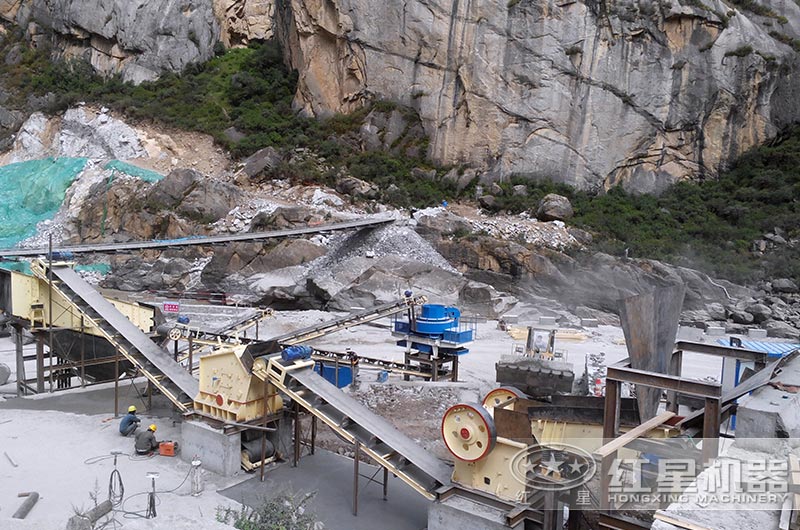 石灰石制砂生產(chǎn)現(xiàn)場(chǎng) 石灰石制砂生產(chǎn)現(xiàn)場(chǎng)