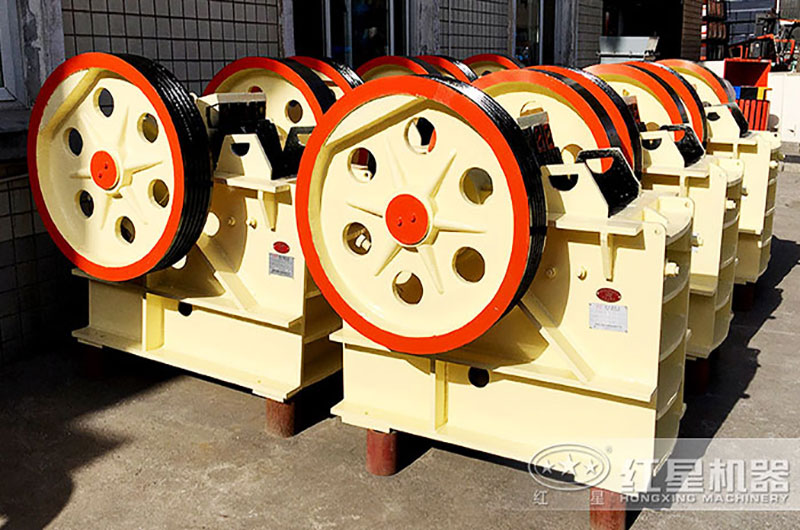 時(shí)產(chǎn)30噸的小型碎石機(jī) 時(shí)產(chǎn)30噸的小型碎石機(jī)