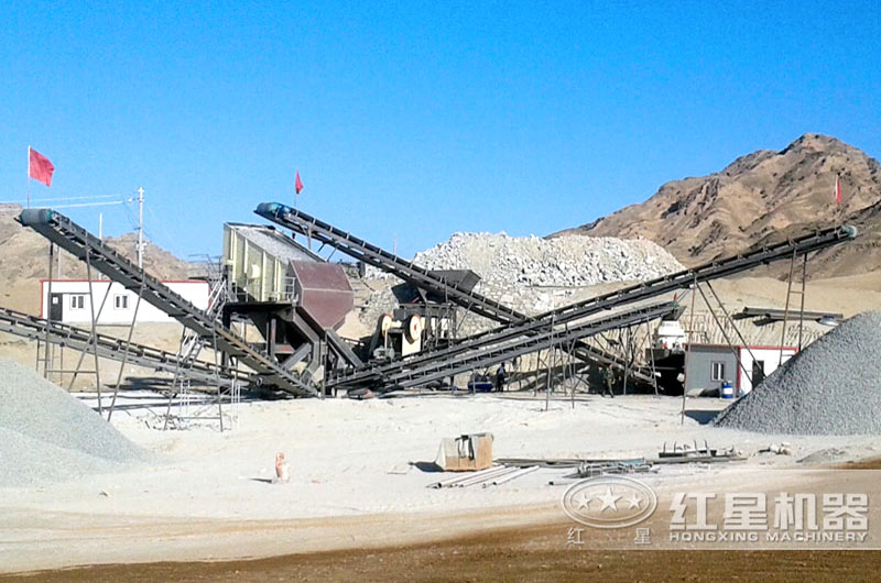 硬巖石料破碎常用設(shè)備加工現(xiàn)場 硬巖石料破碎常用設(shè)備加工現(xiàn)場