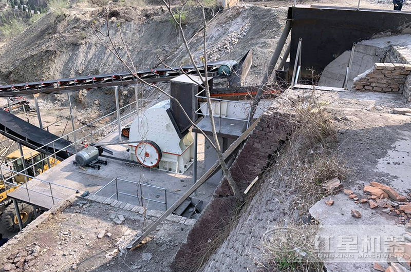 重錘式破碎機(jī)安裝現(xiàn)場 重錘式破碎機(jī)安裝現(xiàn)場