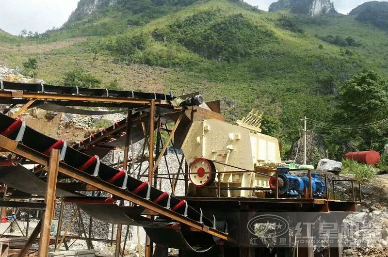 時(shí)產(chǎn)100噸石灰石生產(chǎn)現(xiàn)場(chǎng)