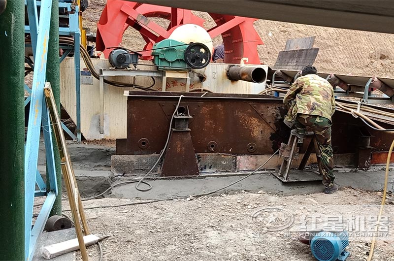 中小型洗砂機(jī)安裝現(xiàn)場