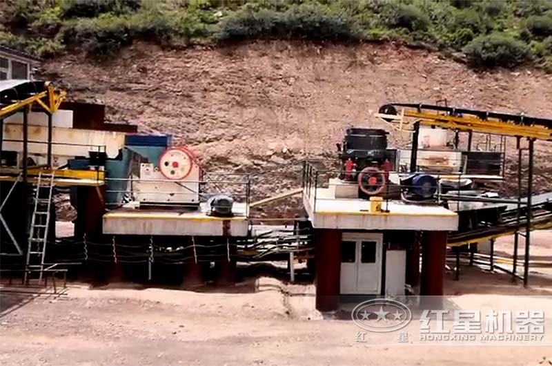 用市電的機(jī)制砂生產(chǎn)線現(xiàn)場比較節(jié)省