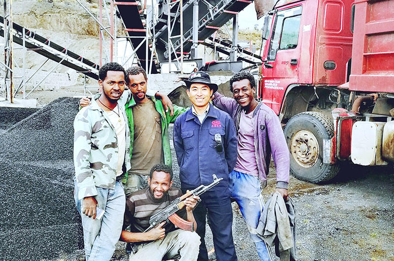 紅星技術人員和國外用戶合影留念 紅星技術人員和國外用戶合影留念