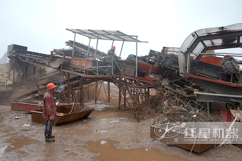 紅星移動石頭粉碎機處理建筑垃圾現(xiàn)場