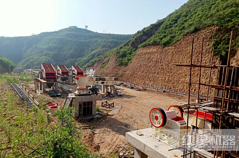 新開(kāi)辦的石子廠現(xiàn)場(chǎng)