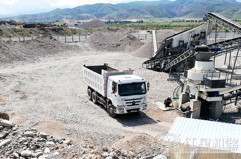 投資用戶的制砂機(jī)生產(chǎn)現(xiàn)場(chǎng)