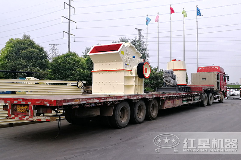 細(xì)碎制砂機(jī)設(shè)備發(fā)貨現(xiàn)場