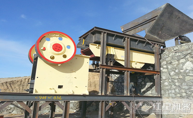 細(xì)顎破碎機250×1200現(xiàn)場 細(xì)顎破碎機250×1200現(xiàn)場