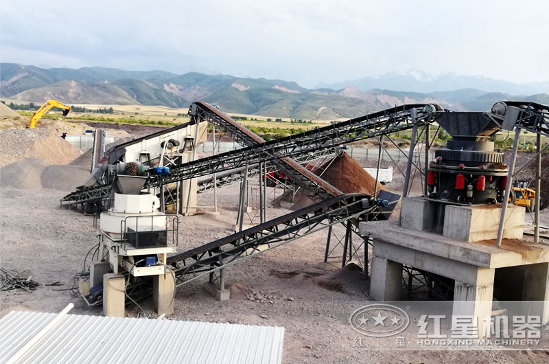 細(xì)碎破碎機(jī)作業(yè)現(xiàn)場(chǎng) 細(xì)碎破碎機(jī)作業(yè)現(xiàn)場(chǎng)